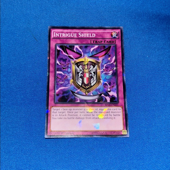Yugioh Card Intrigue Shield Trap Card 1st Edition Shiny 1996 NWOTS